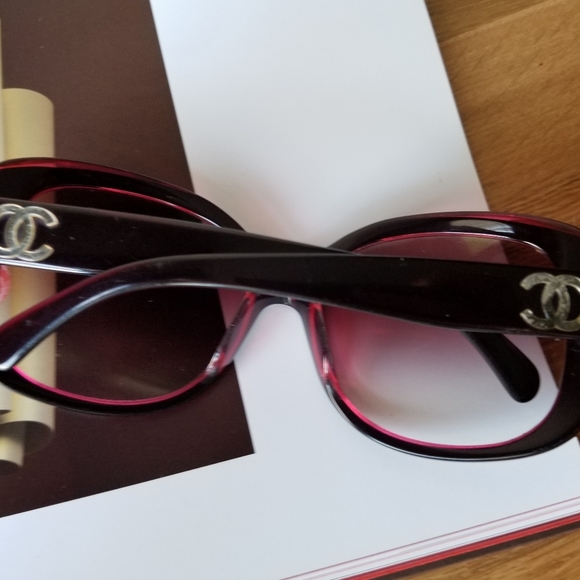 CHANEL CC Beautiful Vintage Sunglasses - Picture 6 of 16